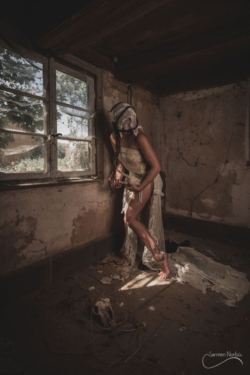 Profanity (NSFW) — photographie de Samten Norbù