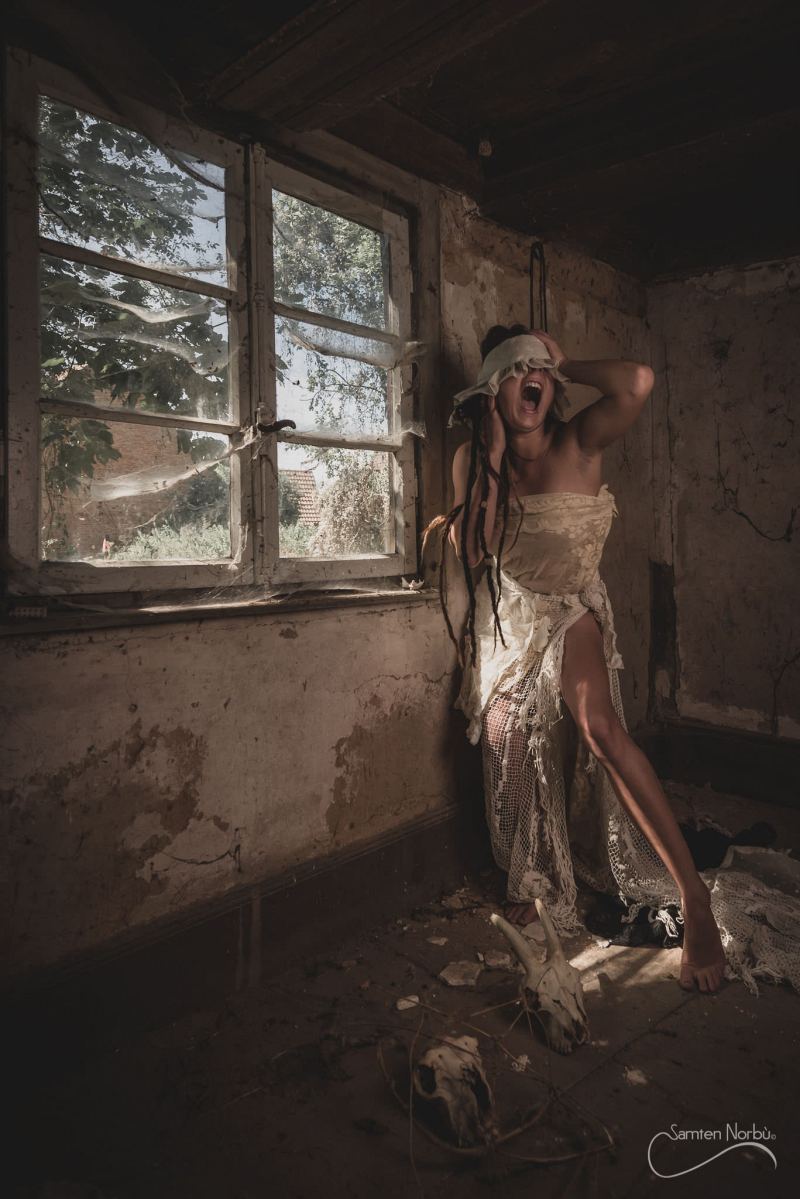 Profanity (NSFW) — photographie de Samten Norbù