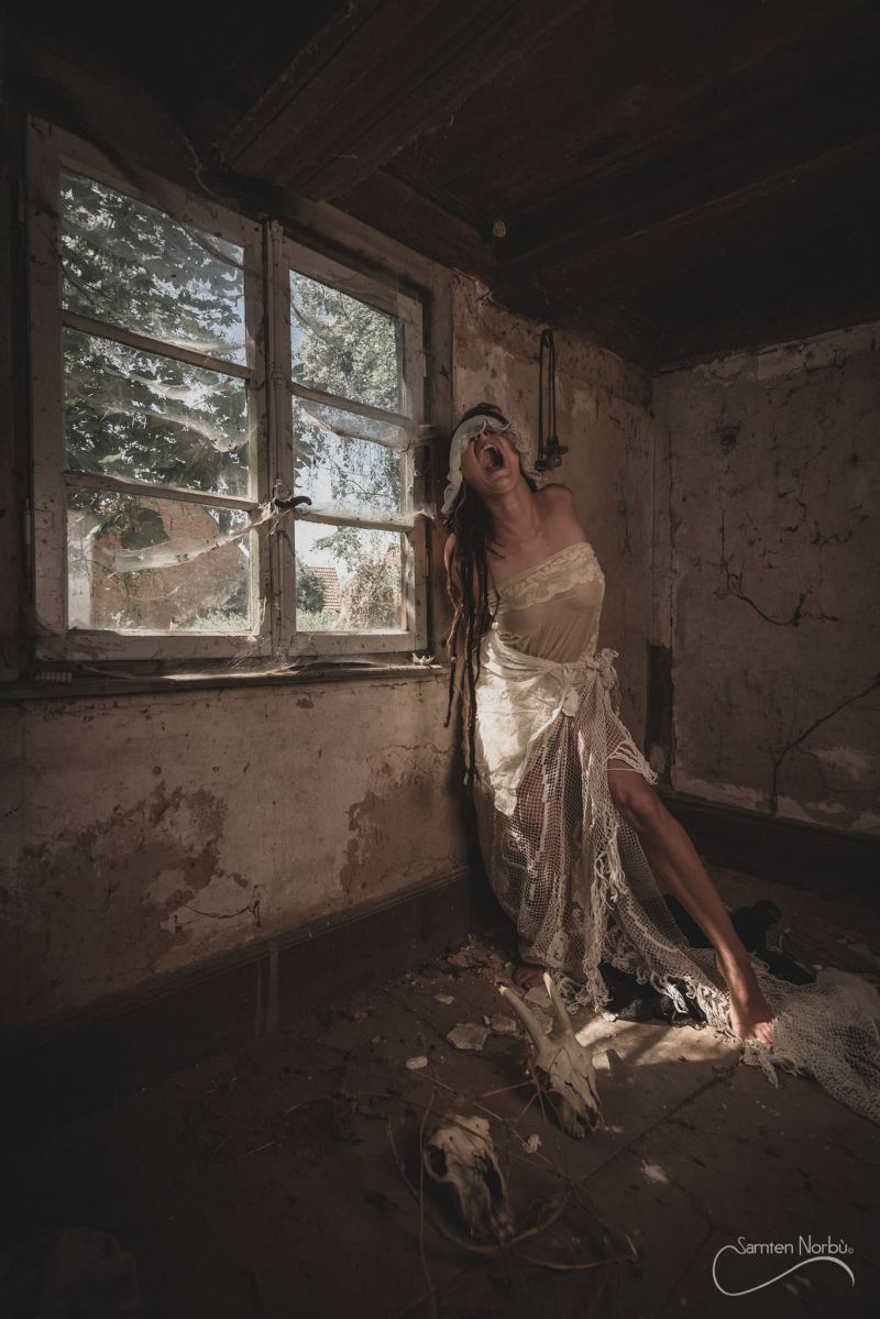 Profanity (NSFW) — photographie de Samten Norbù